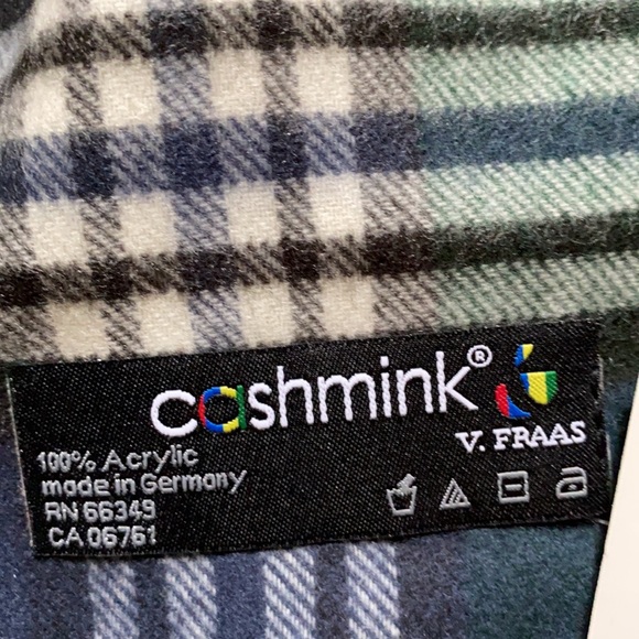 Winter scarf Cashmink unisex green blue white red plaid with fringe. - Picture 4 of 4